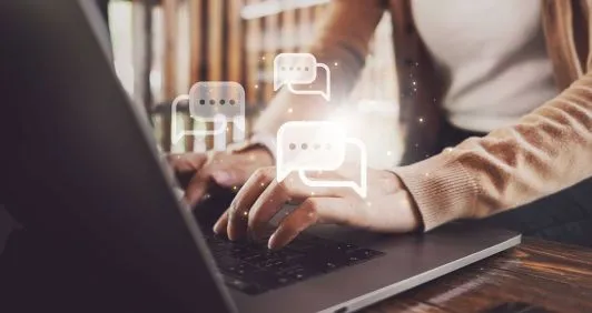 Como fóruns de nicho e comunidades fechadas afetam a compra digital