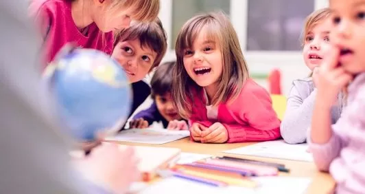 Por que vale a pena investir em uma agência de marketing digital para escolas?