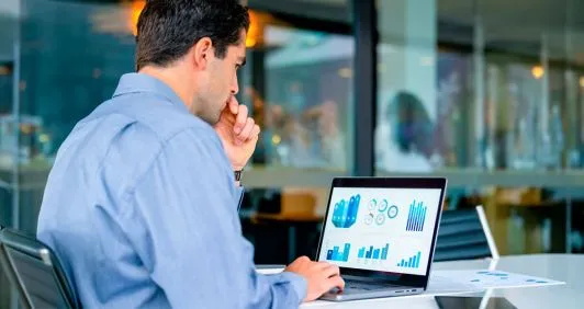 O excesso de dados nos dashboards está afastando seus leads?