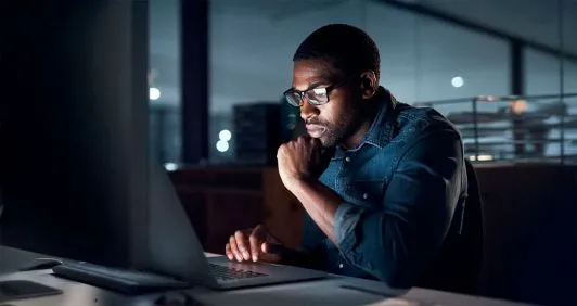 O segredo dos leads que pedem orçamento à noite