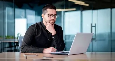 Como criar conteúdo B2B que ajuda o comprador a decidir