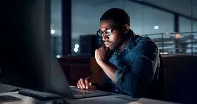 O segredo dos leads que pedem orçamento à noite