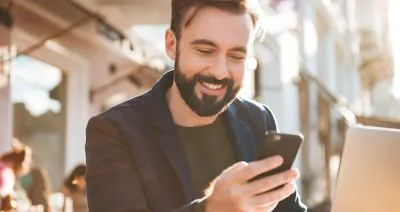 Como conteúdos-resumo semanais influenciam leads indecisos