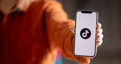 TikTok SEO: como atrair decisores B2B pelo buscador do app