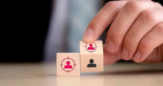 Remarketing B2B por intenção: 3 públicos e limites sem perseguição