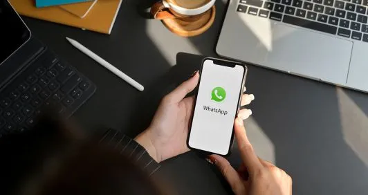 WhatsApp ou formulário? Como leads B2B convertem diferente