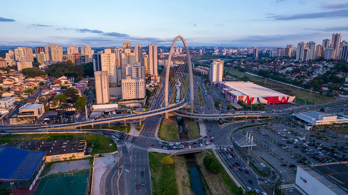 Imagem aérea de São José dos Campos - serviços de marketing digital na cidade